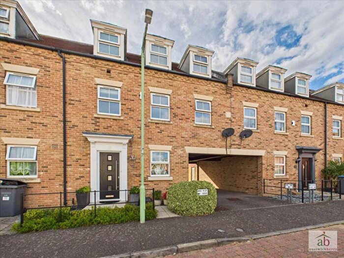 4 Bedroom Town House For Sale In Peasey Gardens, Kesgrave, IP5