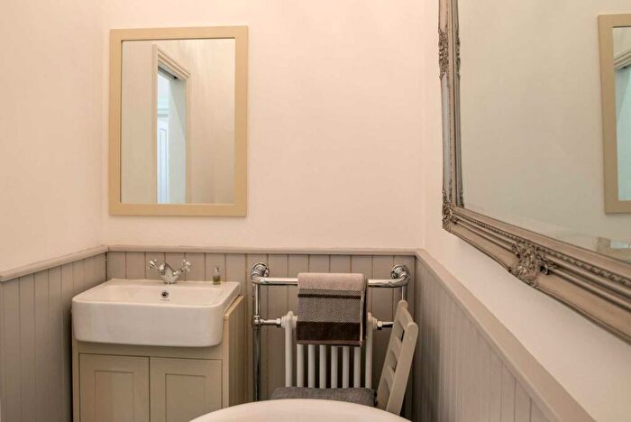 2 Bedroom Apartment To Rent In Henrietta Street, Bath, BA2