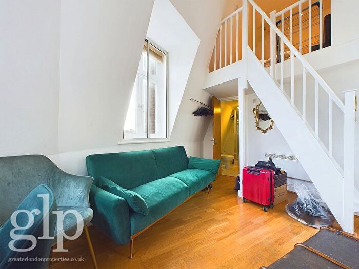Studio To Rent In Shaftesbury Avenue, London, WC2H