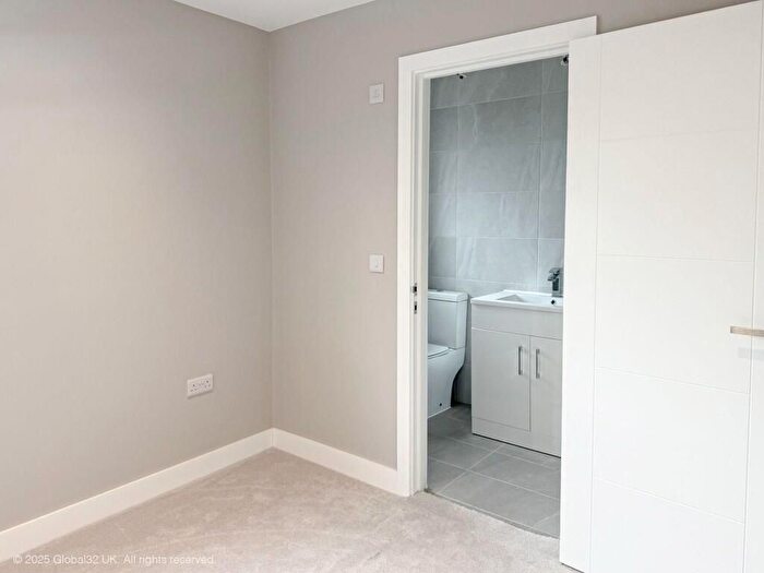 4 Bedroom Semi-Detached House For Sale In Bridgefield Close, Banstead, SM7