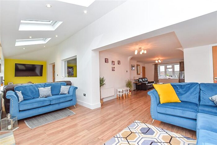 4 Bedroom Detached House For Sale In Loxwood Road, Lovedean, Waterlooville, Hampshire, PO8