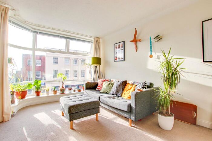 1 Bedroom Apartment For Sale In High Street, Lymington, SO41