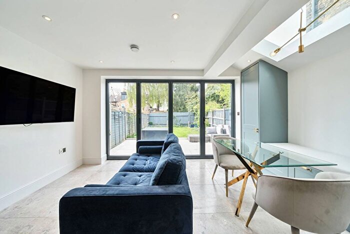 2 Bedroom Flat To Rent In Lenham Road, Lee, London, SE12