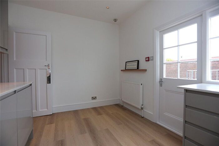 1 Bedroom Flat To Rent In Portland Avenue, Hove, East Sussex, BN3