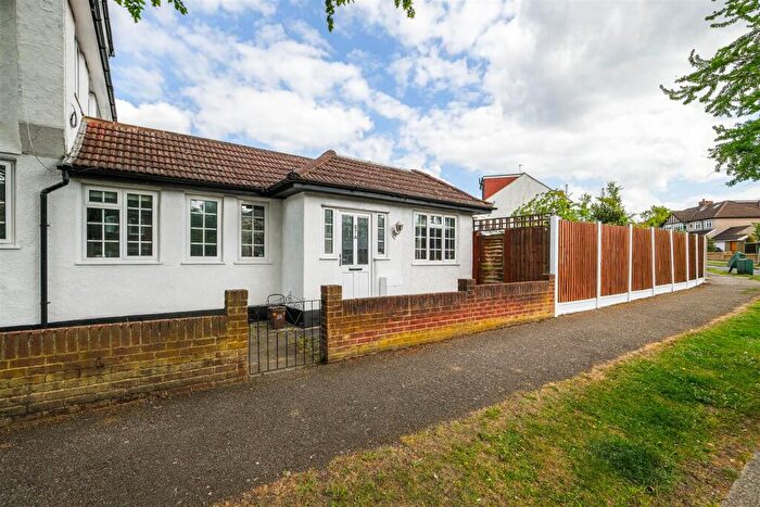 1 Bedroom Maisonette For Sale In Endlebury Road, North Chingford, E4