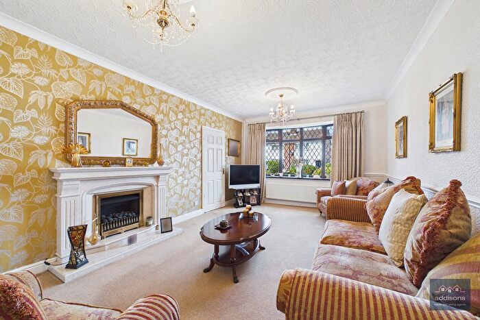 2 Bedroom Semi-detached Bungalow For Sale In Edinburgh Drive, Pemberton, Wigan, WN5