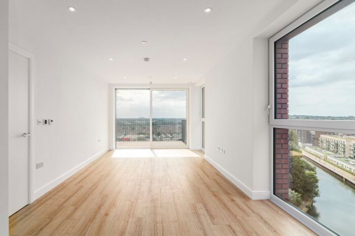 2 Bedroom Flat To Rent In Waterfront House, Wembley, HA0