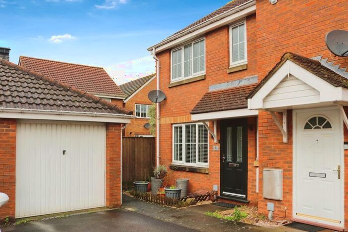 3 Bedroom End Of Terrace House To Rent In Formby Close, Langley, Slough, SL3