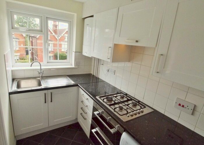 1 Bedroom Flat To Rent In Abbotsbury Court, Horsham, West Sussex, RH13