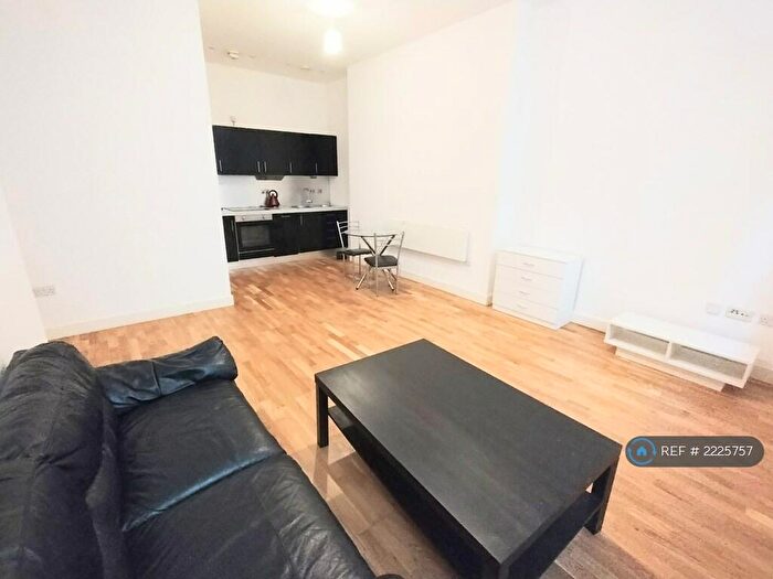 1 Bedroom Flat To Rent In Tayson House, Bradford, BD1