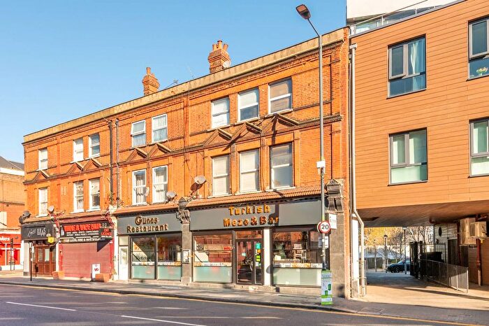 Studio To Rent In High Road, Willesden, London, NW10