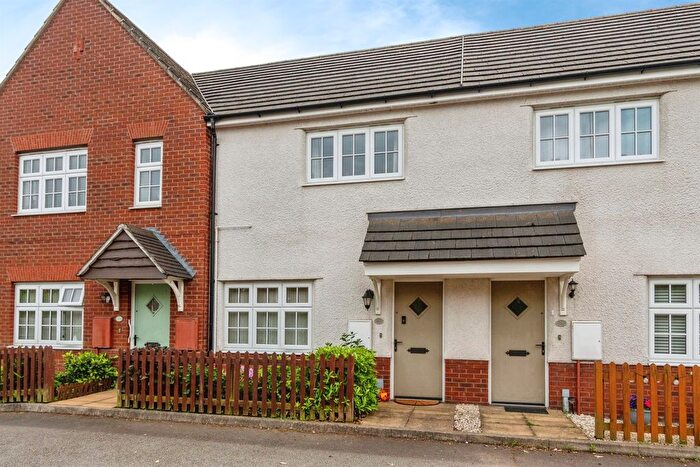 2 Bedroom Flat For Sale In Greenway Road, Bilston, WV14