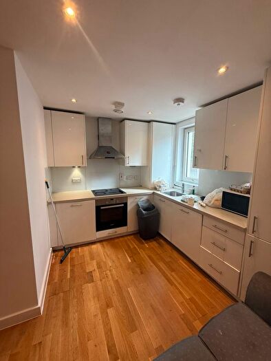2 Bedroom Flat To Rent In Manor Lane, Feltham, TW13