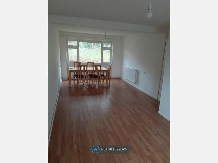 2 Bedroom Flat To Rent In New Bradwell, New Bradwell, Milton Keynes MK13