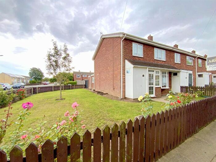 3 Bedroom End Of Terrace House For Sale In Cheshire Walk, Grimsby, DN37