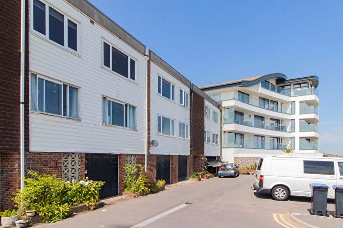 1 Bedroom Flat For Sale In Granville Marina, Ramsgate, CT11