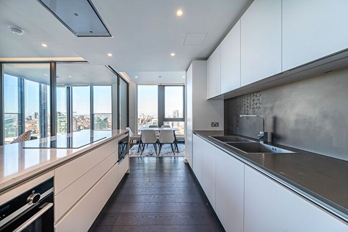 3 Bedroom Flat To Rent In Bondway, London, SW8