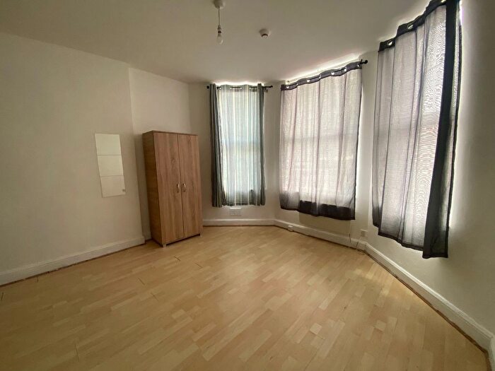 Studio To Rent In London, NW10