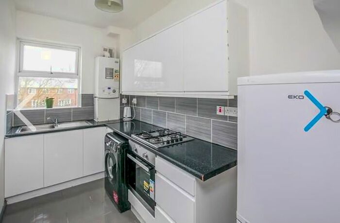 3 Bedroom Flat To Rent In Brockley Rd, Brockley, SE4