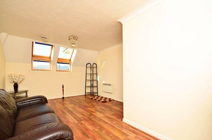 2 Bedroom Flat For Sale In Century Court, Woking, GU21