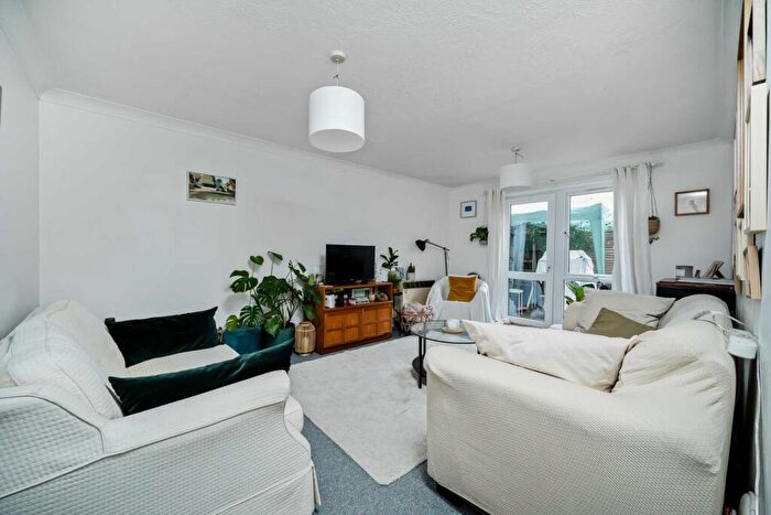 2 Bedroom Apartment To Rent In Milborne Street, Hackney, E9