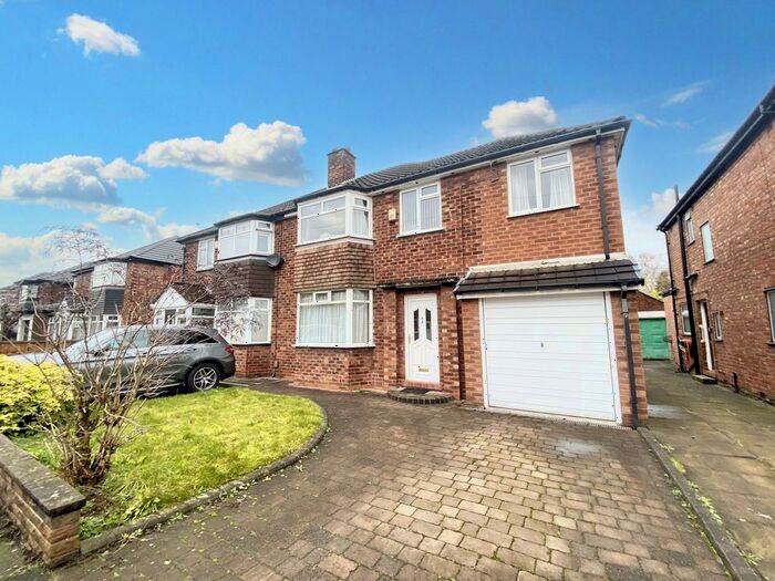 4 Bedroom Semi-Detached House To Rent In Parkstone Lane, Worsley, M28