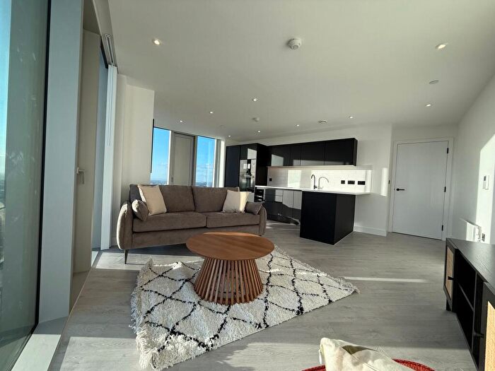 2 Bedroom Apartment To Rent In Trinity Way, Manchester, M3