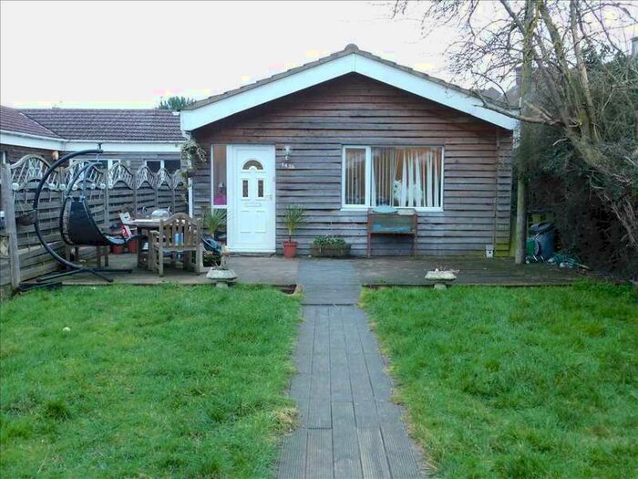2 Bedroom Bungalow To Rent In Napier Road, Gillingham, Gillingham, ME7