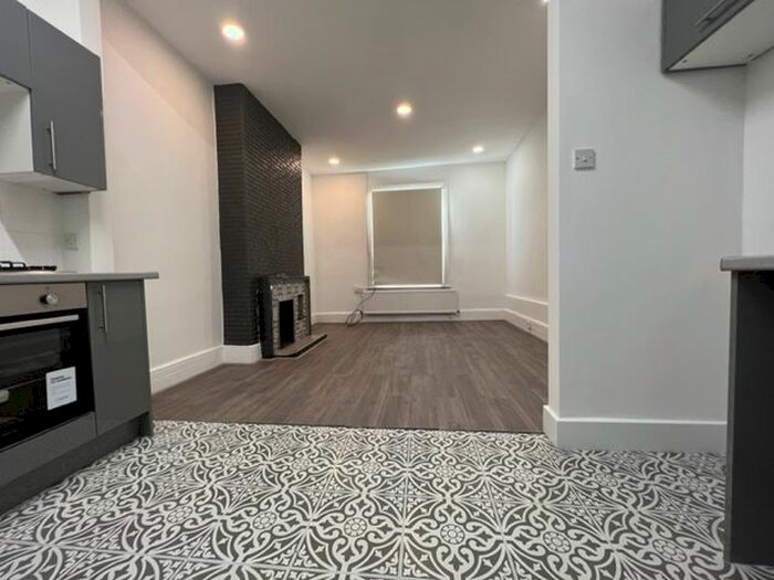 2 Bedroom Flat To Rent In Holloway Road, London, N19