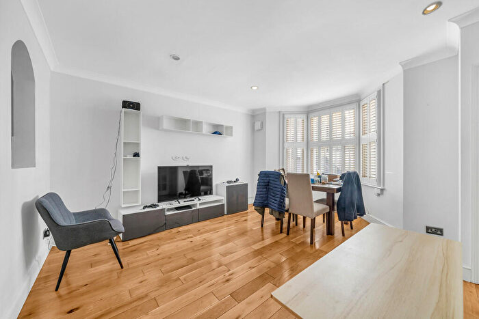 2 Bedroom Apartment To Rent In Edith Grove, Chelsea, SW10