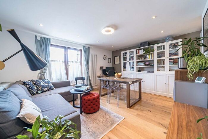 1 Bedroom Flat For Sale In Aslett Street, Earlsfield, SW18