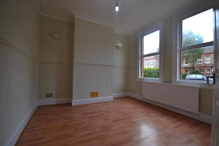 2 Bedroom Flat To Rent In Winns Avenue, London, E17
