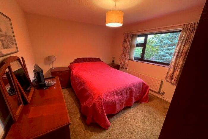 3 Bedroom Bungalow To Rent In Woodlands Park, Rhydaman, SA18