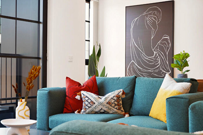 3 Bedroom Apartment To Rent In Guild Point, B5