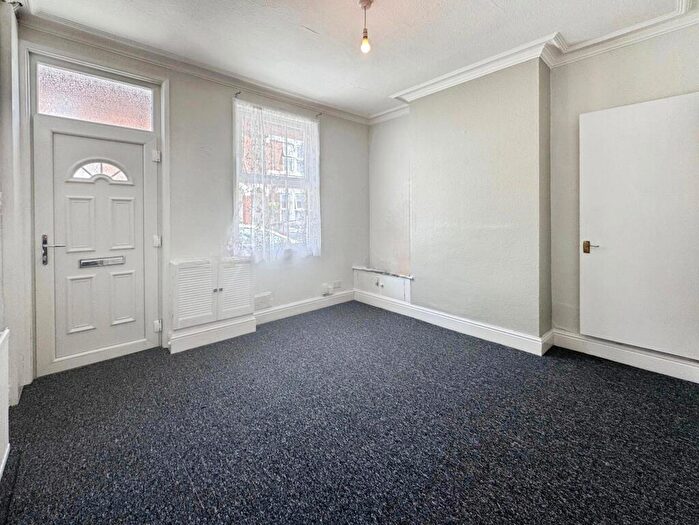 3 Bedroom Terraced House To Rent In Glapton Road, Embankment, Nottingham, NG2