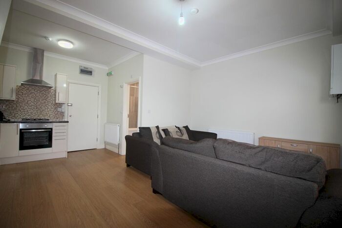 2 Bedroom Flat To Rent In High Road Leyton, London E10