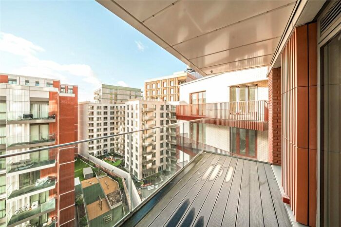 2 Bedroom Apartment To Rent In Malthouse Road, London, SW11