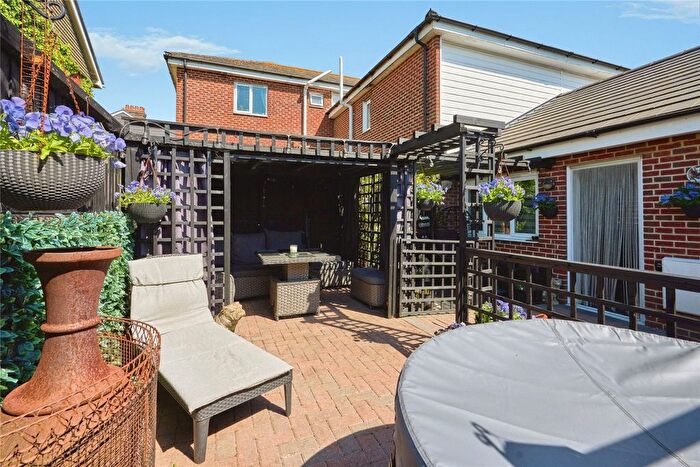 2 Bedroom Bungalow For Sale In Robin Hood Street, Newport, Isle Of Wight, PO30