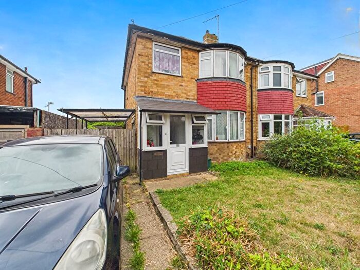3 Bedroom Semi-detached House For Sale In Southville Road, Feltham, Middlesex, TW14