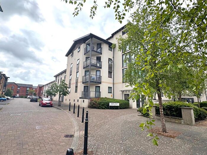 2 Bedroom Apartment For Sale In Rowan Court, Old Town, SN1