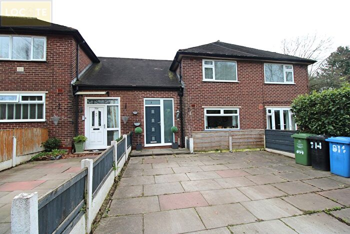 3 Bedroom Flat For Sale In Church Road, Flixton, M41