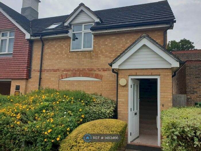1 Bedroom Maisonette To Rent In Berica Court, Barkingside, IG6