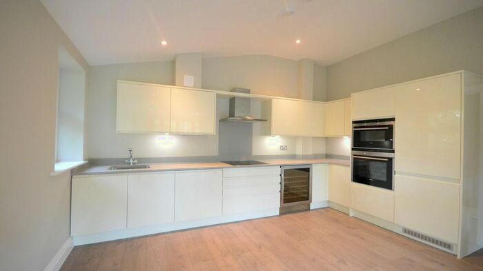 2 Bedroom Flat To Rent In Wellington Business Park, Crowthorne, RG45