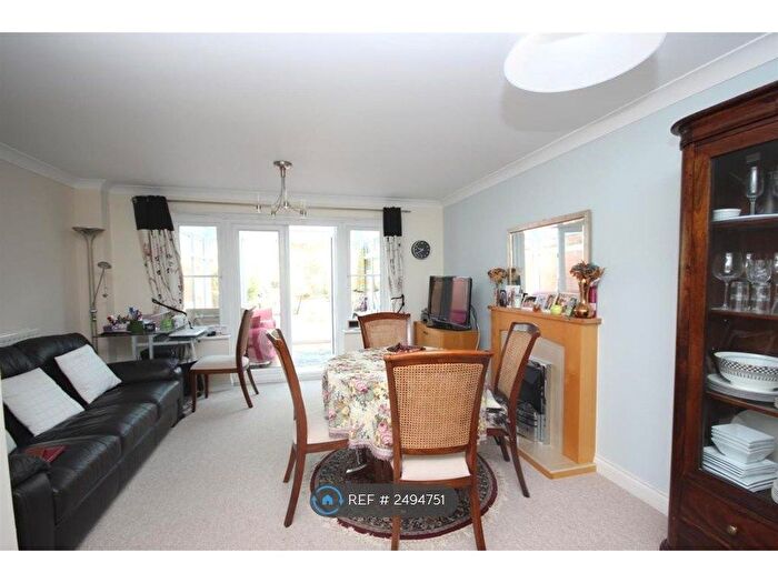 3 Bedroom End Of Terrace House To Rent In Culm Grove, Exeter, EX2