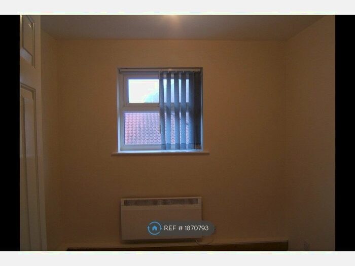 2 Bedroom Flat To Rent In Grove Hill, Hessle, HU13