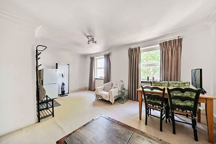 1 Bedroom Flat To Rent In Ovington Square, Knightsbridge, London, SW3