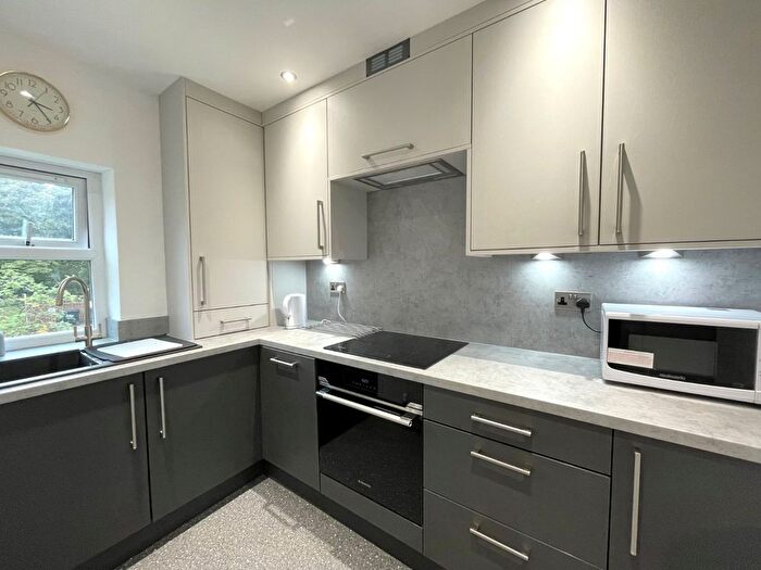 2 Bedroom Flat To Rent In Bridgewater Court, Grove Lane, Headingley, Leeds, LS6