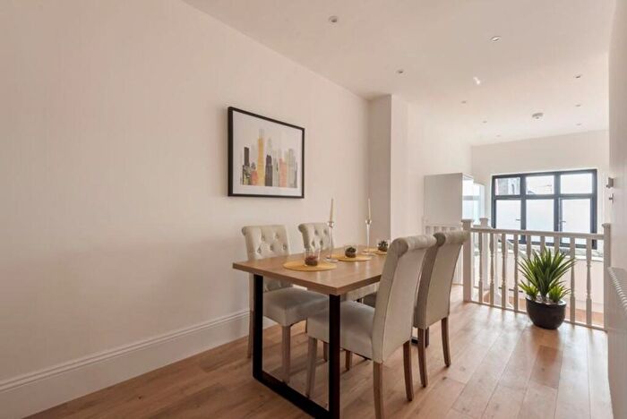 2 Bedroom Flat To Rent In Blackstock Road, London, N4