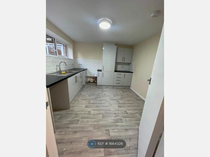 2 Bedroom Maisonette To Rent In Willow Court, Sandgate, Folkestone, CT20