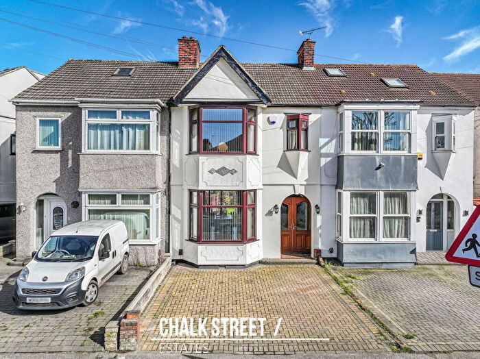 3 Bedroom Terraced House For Sale In Havering Road, Romford, RM1